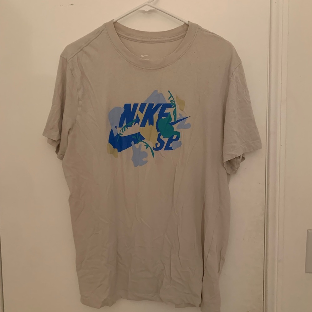 Nike cream short sleeve tee